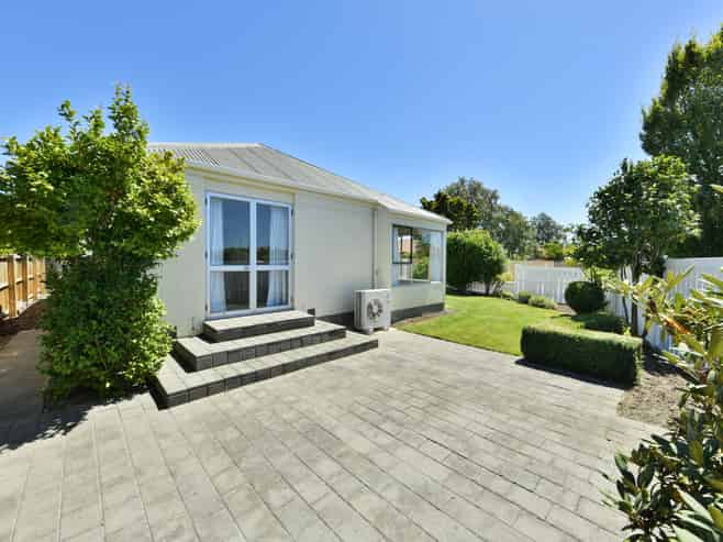 1 & 2/16 Mulberry Place, Redwood