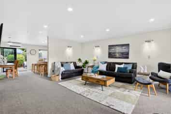 15I Vinograd Drive, Te Atatu Peninsula