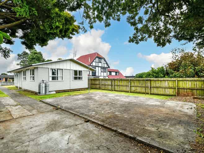 15 Racecourse Road, Waiuku