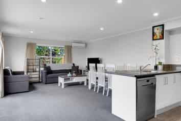 4/52 Cook Street, Hamilton East