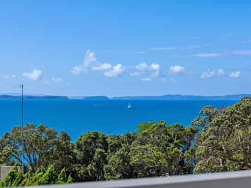 121 Pacific Parade, Army Bay