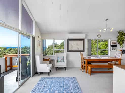 121 Pacific Parade, Army Bay