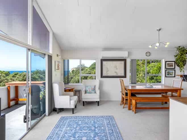 121 Pacific Parade, Army Bay