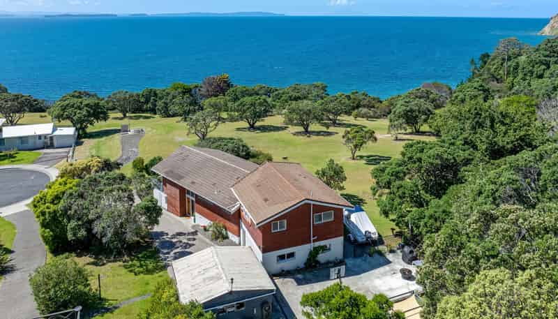 121 Pacific Parade, Army Bay