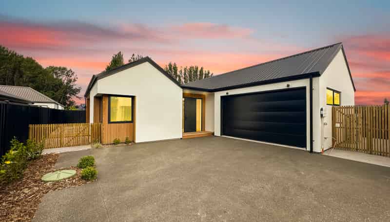 16 Elsie Lange Way, Casebrook