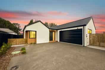 16 Elsie Lange Way, Casebrook