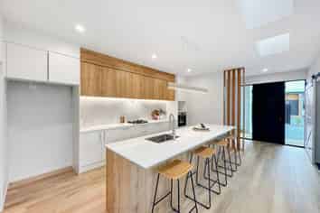 16 Elsie Lange Way, Casebrook