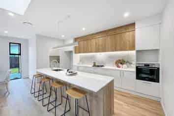 16 Elsie Lange Way, Casebrook