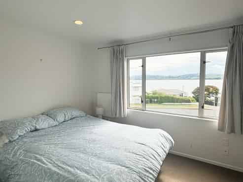 7/208 Lake Terrace, Hilltop