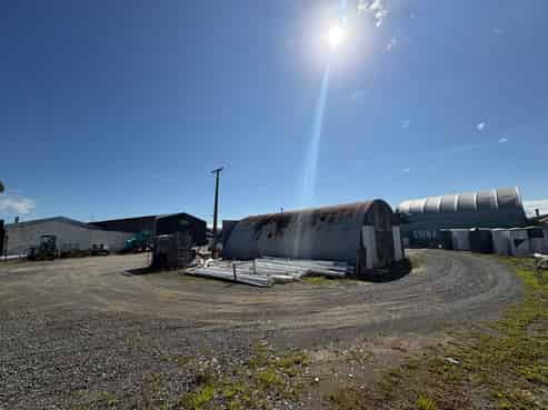 Large Yard with Functional Warehouse 
