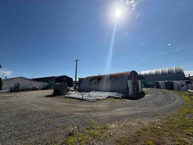 Large Yard with Functional Warehouse 