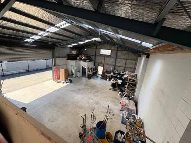 Large Yard with Functional Warehouse 