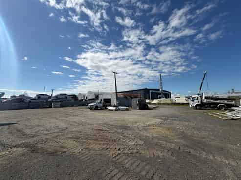 Large Yard with Functional Warehouse 