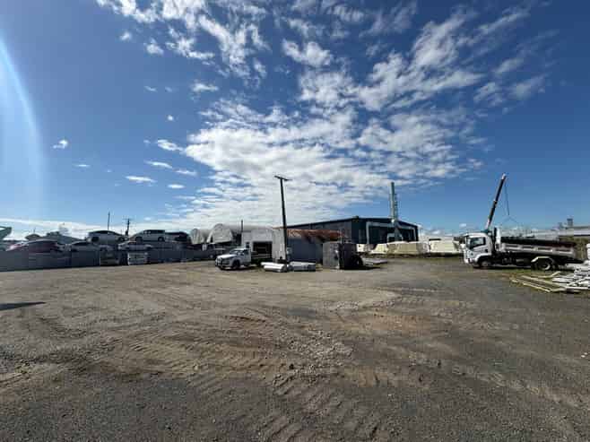 Large Yard with Functional Warehouse 