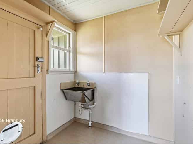 39 - 41 Banbury Crescent, Fairfield