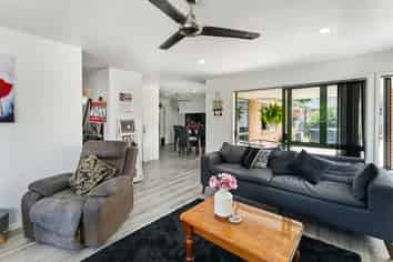 78 Lothian Brae, Wattle Downs