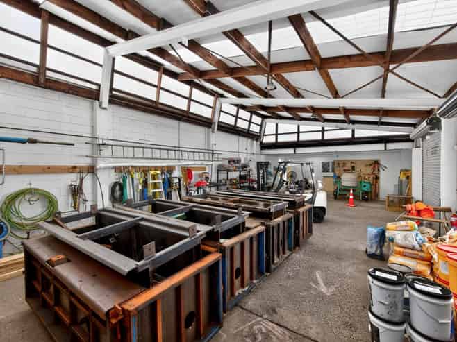 Freehold industrial offering split-risk income