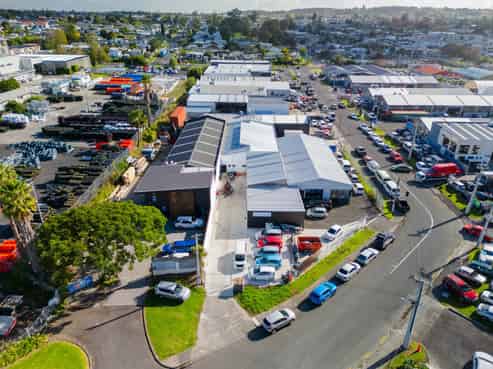 Freehold industrial offering split-risk income