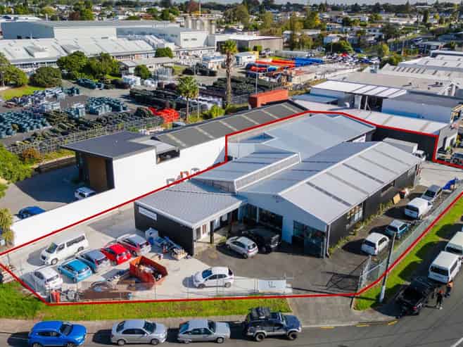 Freehold industrial offering split-risk income