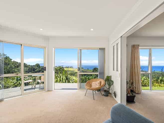 172 Cape Rodney Road, Leigh