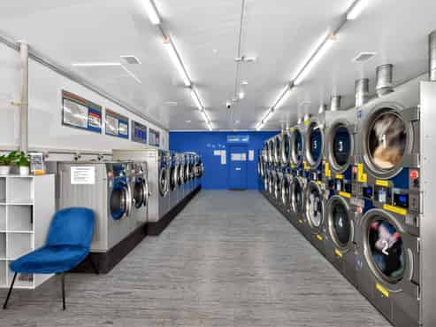 Freehold split-risk retail block