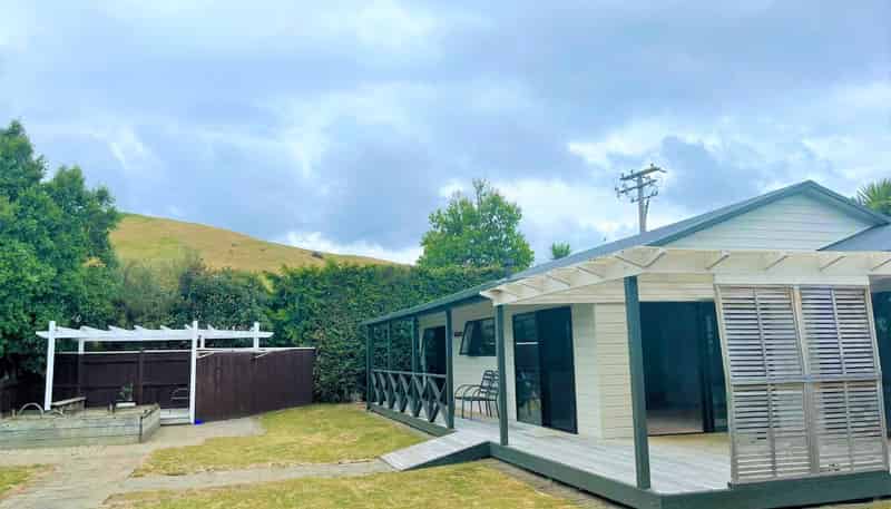 105 Eighty Eight Valley Road (Cottage), Wakefield