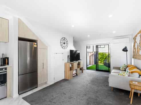 20/10 Fathom Place, Te Atatu Peninsula