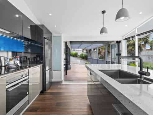 2A Cobden Road, Bluff Hill