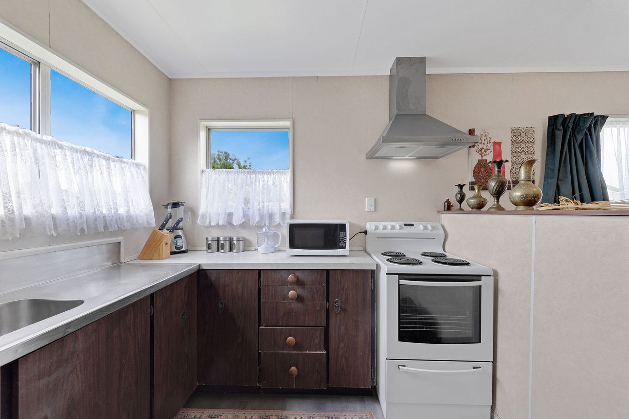 Three Bedrooms, Smart Buying - Widok 3