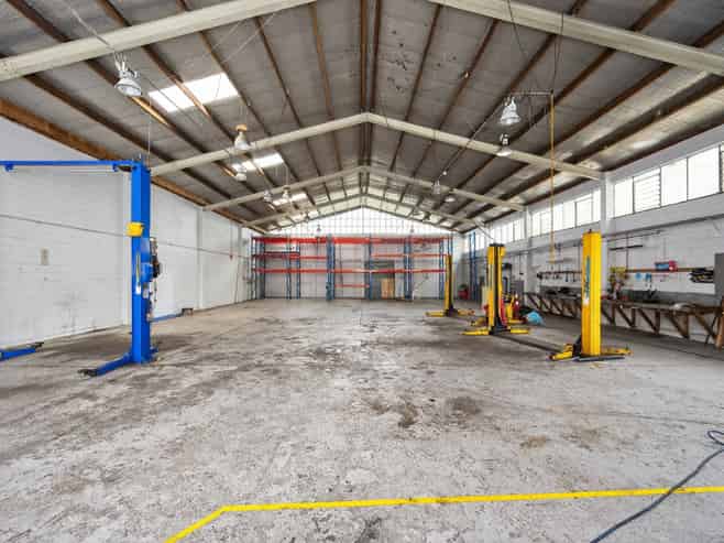 New Lynn standalone commercial/ industrial