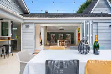 215 Takapu Road, Takapu Valley