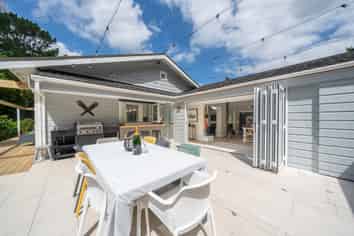 215 Takapu Road, Takapu Valley