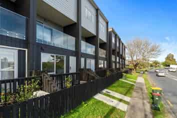 2/1 Matuhi Rise, Henderson