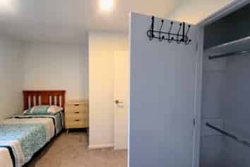 2/1 Matuhi Rise, Henderson