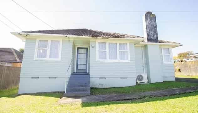 70 Fisher Crescent, Otara