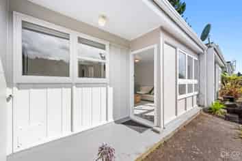 2/26 Deller Grove, Silverstream
