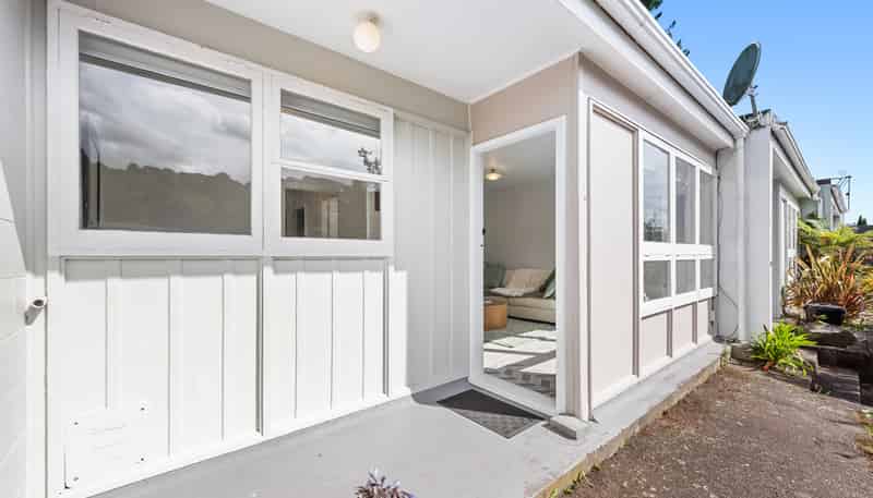 2/26 Deller Grove, Silverstream