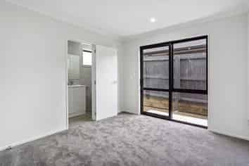 18 Calvert Avenue, Mangere East