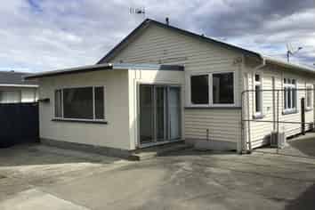 2/99 Shamrock Street, Takaro