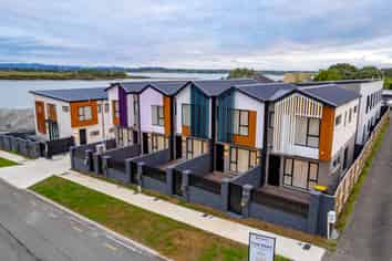 2/21 Hazards Road, Weymouth