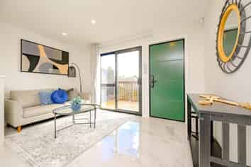 6/460 Massey Road, Mangere East