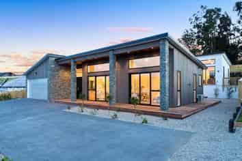 18 & 18a Katote Avenue, Swanson