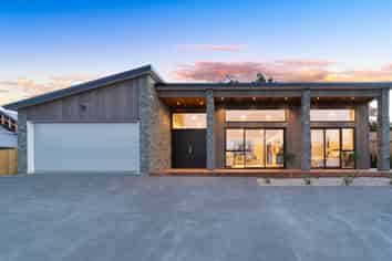 18 & 18a Katote Avenue, Swanson