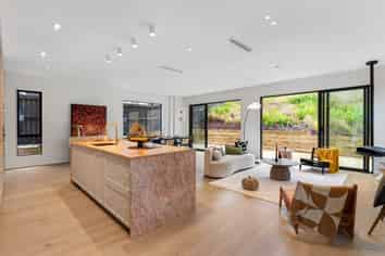 22 Pakirikiri Street, Long Bay