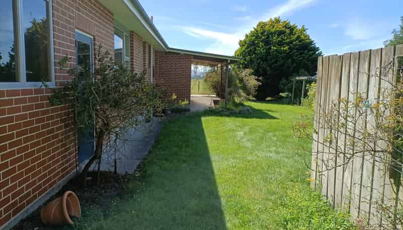 942 Leaches Road, Windwhistle