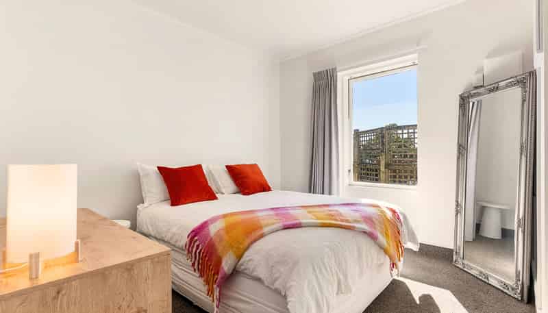2/15 Upper Lewisville Terrace, Thorndon