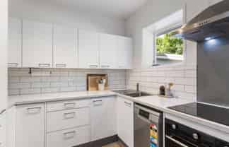 2/15 Upper Lewisville Terrace, Thorndon