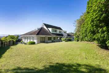 2/15 Upper Lewisville Terrace, Thorndon