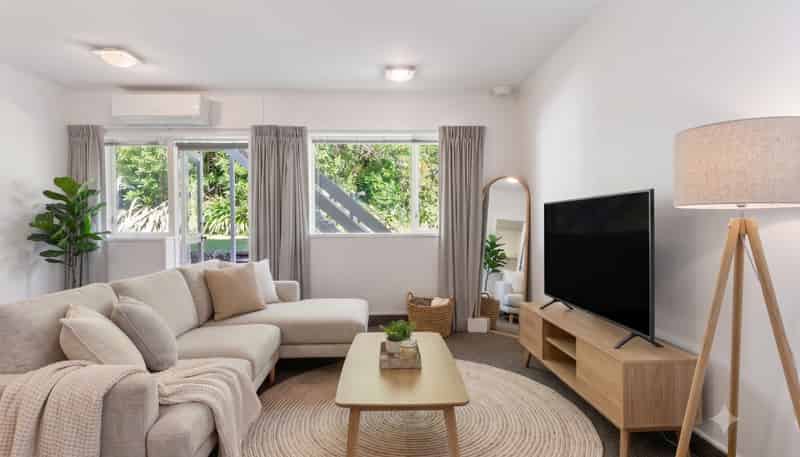 2/15 Upper Lewisville Terrace, Thorndon
