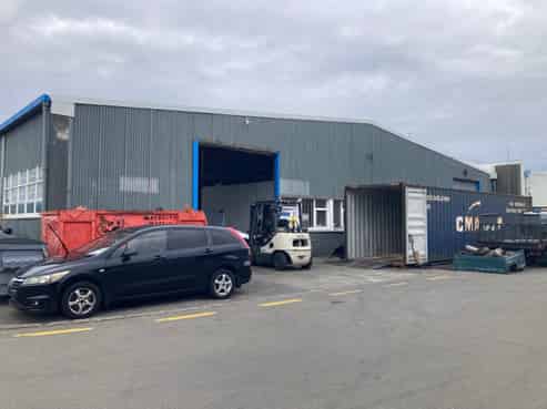 Clear span warehouse - for sale or lease